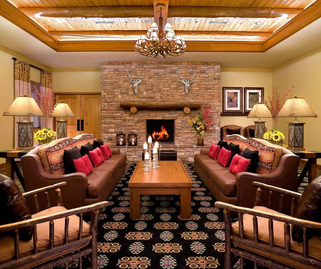 BR_Lodges_Own_Lounge_03-14 - Branson.com